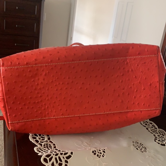 Like new Dooney and Bourke medium chairs bag - Picture 3 of 4